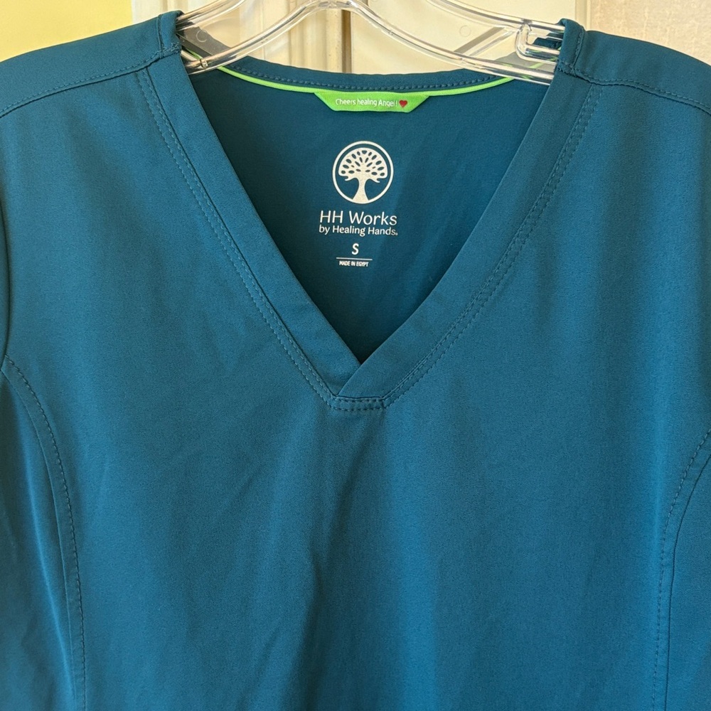 NWOT S Healing Hands Teal V-Neck Scrubs Top matching bottoms in closet
